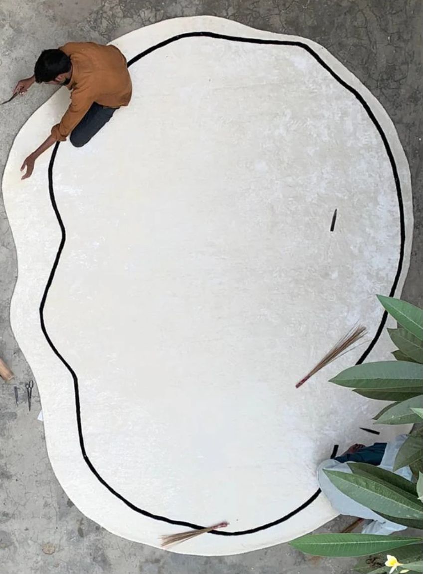 Large Organic Shape Cream Rug – Hand-Tufted Abstract Area Carpet with Black Line Art for Modern Minimalist Home Decor