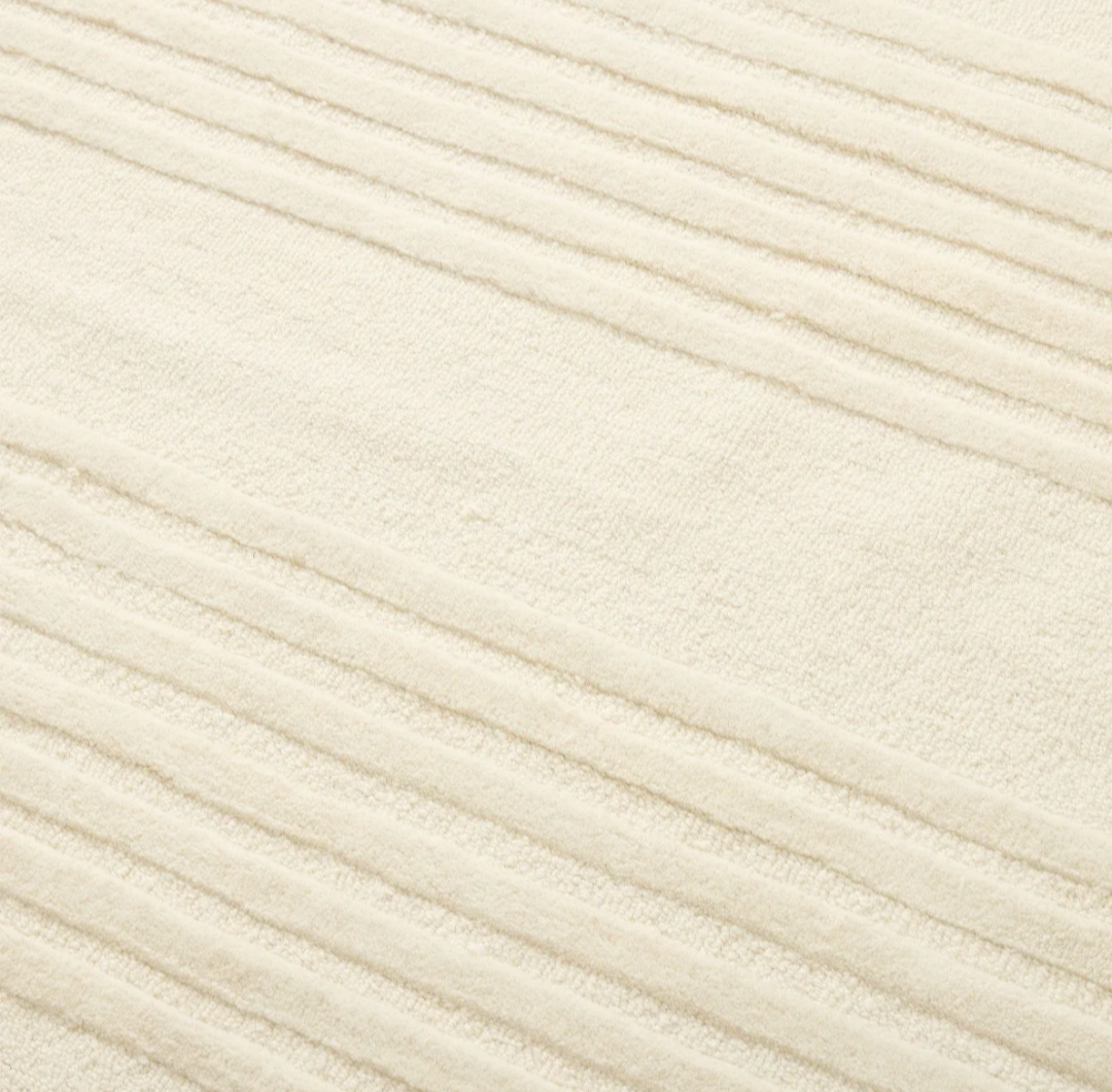 Modern Irregular Cream Scalloped Edge Rug – Soft Textured Area Rug for Living Room, Bedroom & Home Decor
