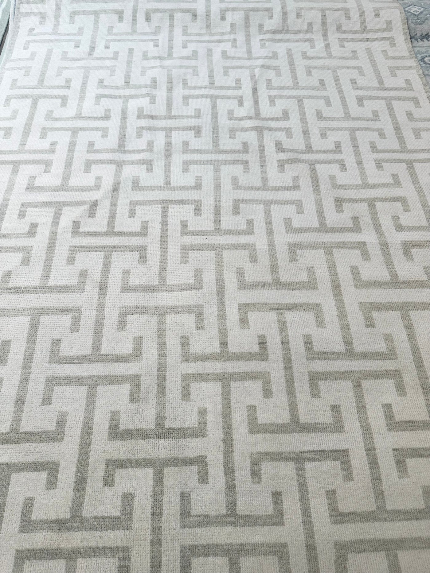 Hand-Knotted Oushak Rug | Premium Turkish Wool Area Rug – Timeless Vintage Design