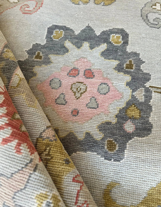 Hand Knotted Oushak Rug – Vintage Turkish Design, Soft Wool Luxury Area Carpet