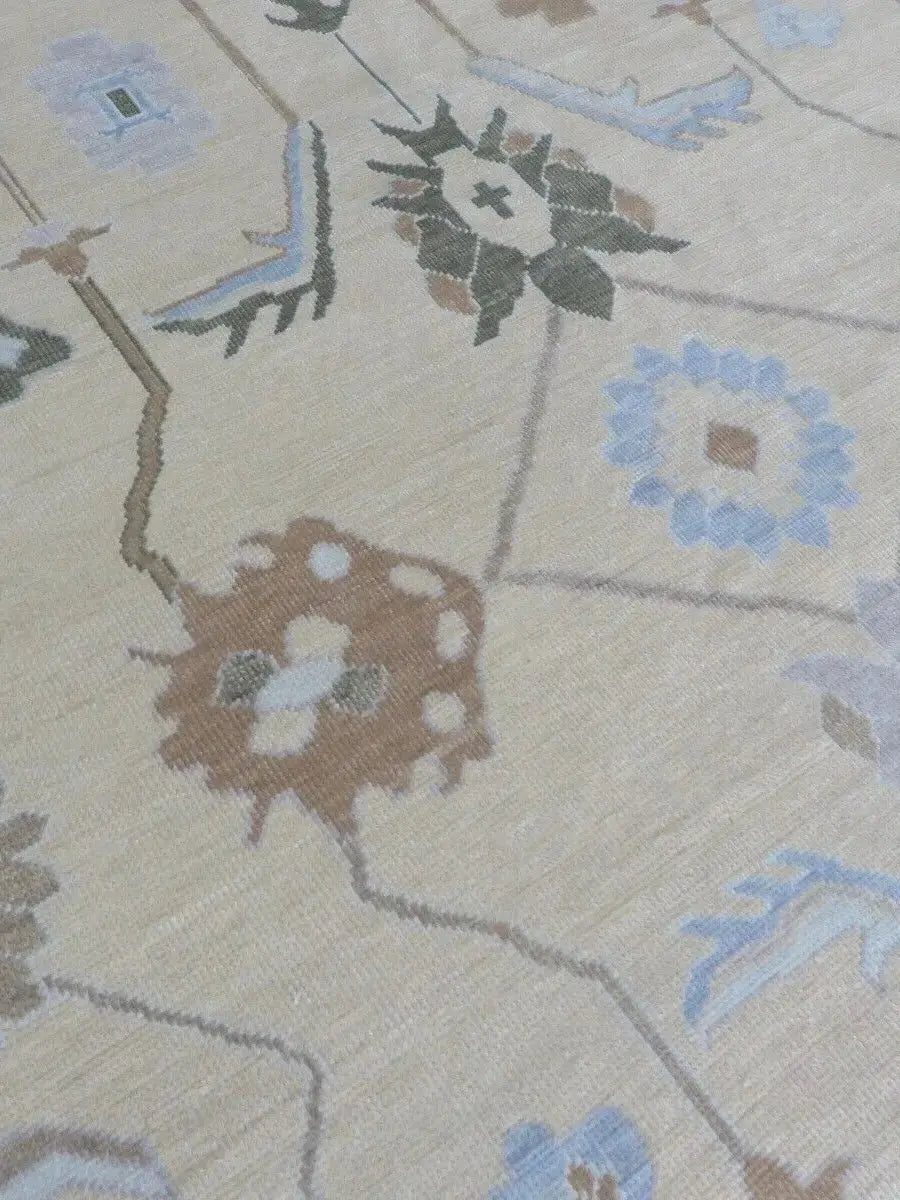 Hand Knotted Oushak Rug – Vintage Turkish Wool Area Rug in Soft Ivory & Pastel Tones