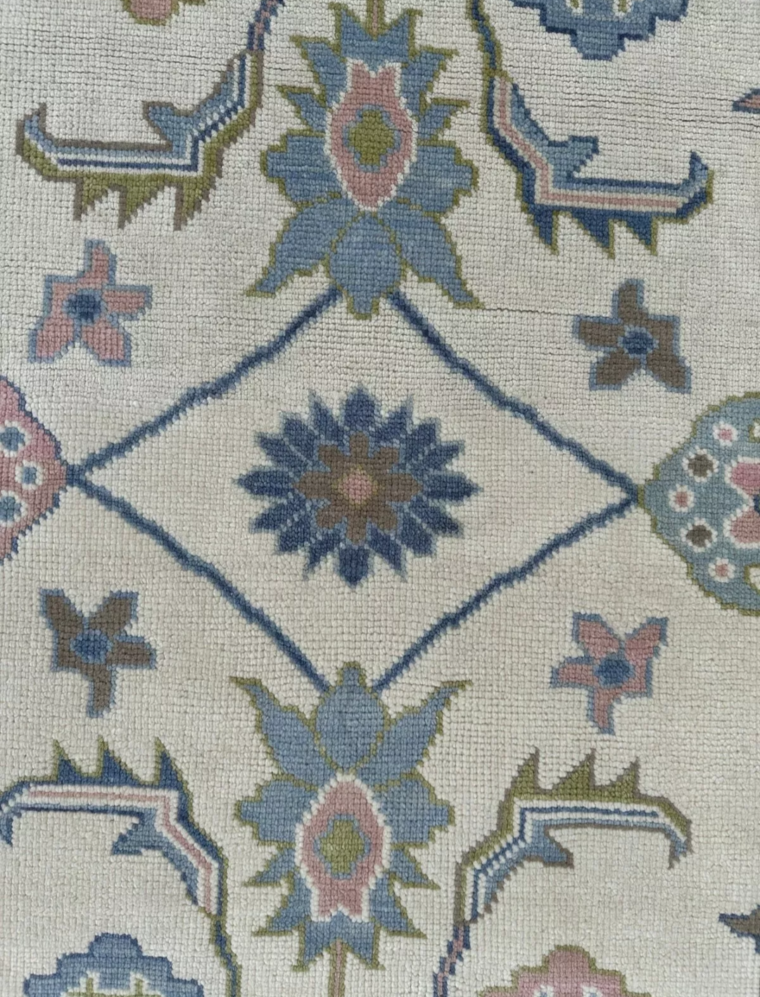 Hand Knotted Oushak Rug – Ivory Turkish Wool Area Rug with Soft Pastel Motifs