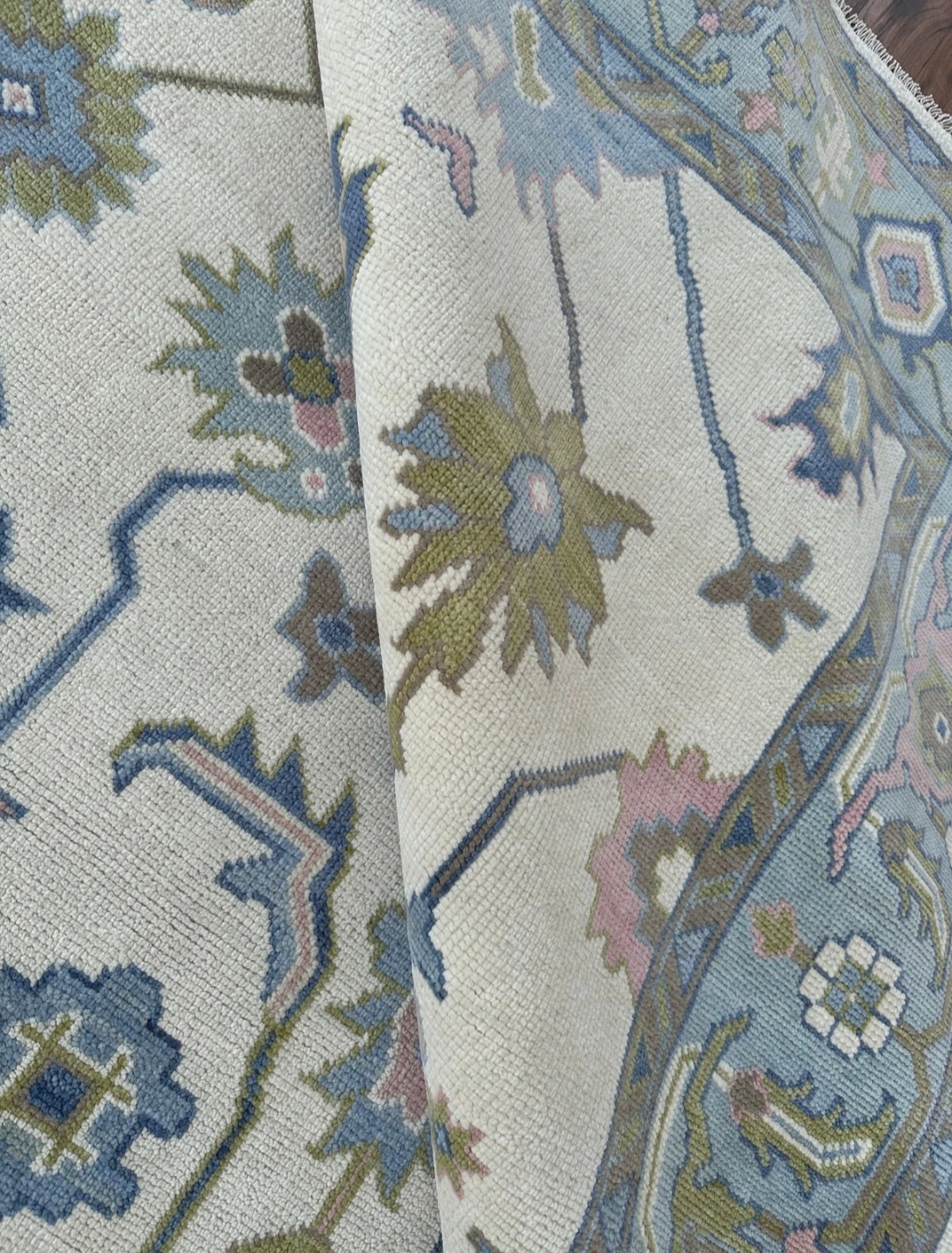 Hand Knotted Oushak Rug – Ivory Turkish Wool Area Rug with Soft Pastel Motifs