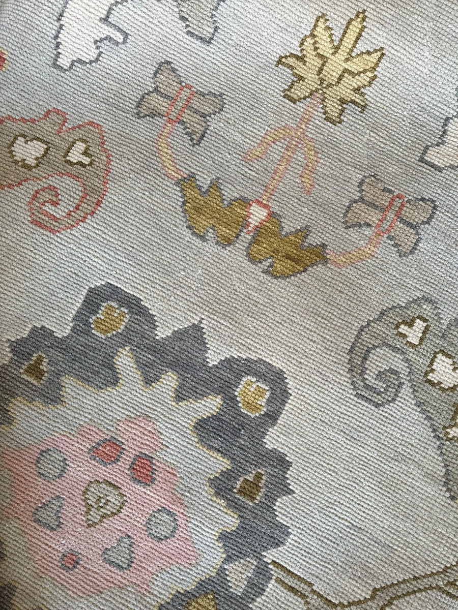 Hand Knotted Oushak Rug – Vintage Turkish Design, Soft Wool Luxury Area Carpet