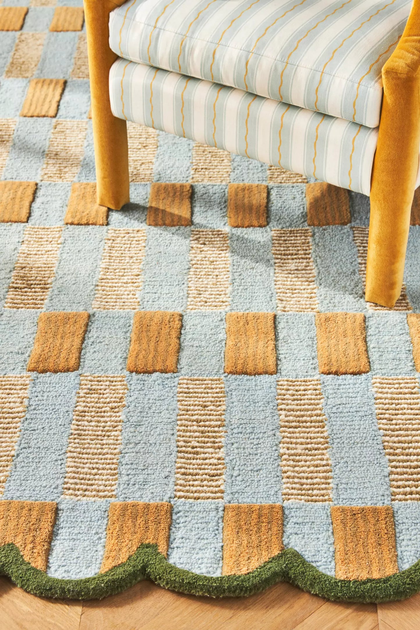 Handmade Yellow Checkerboard Rug with Scalloped Edge – Modern Geometric Tufted Carpet for Living Room or Kids Room Decor